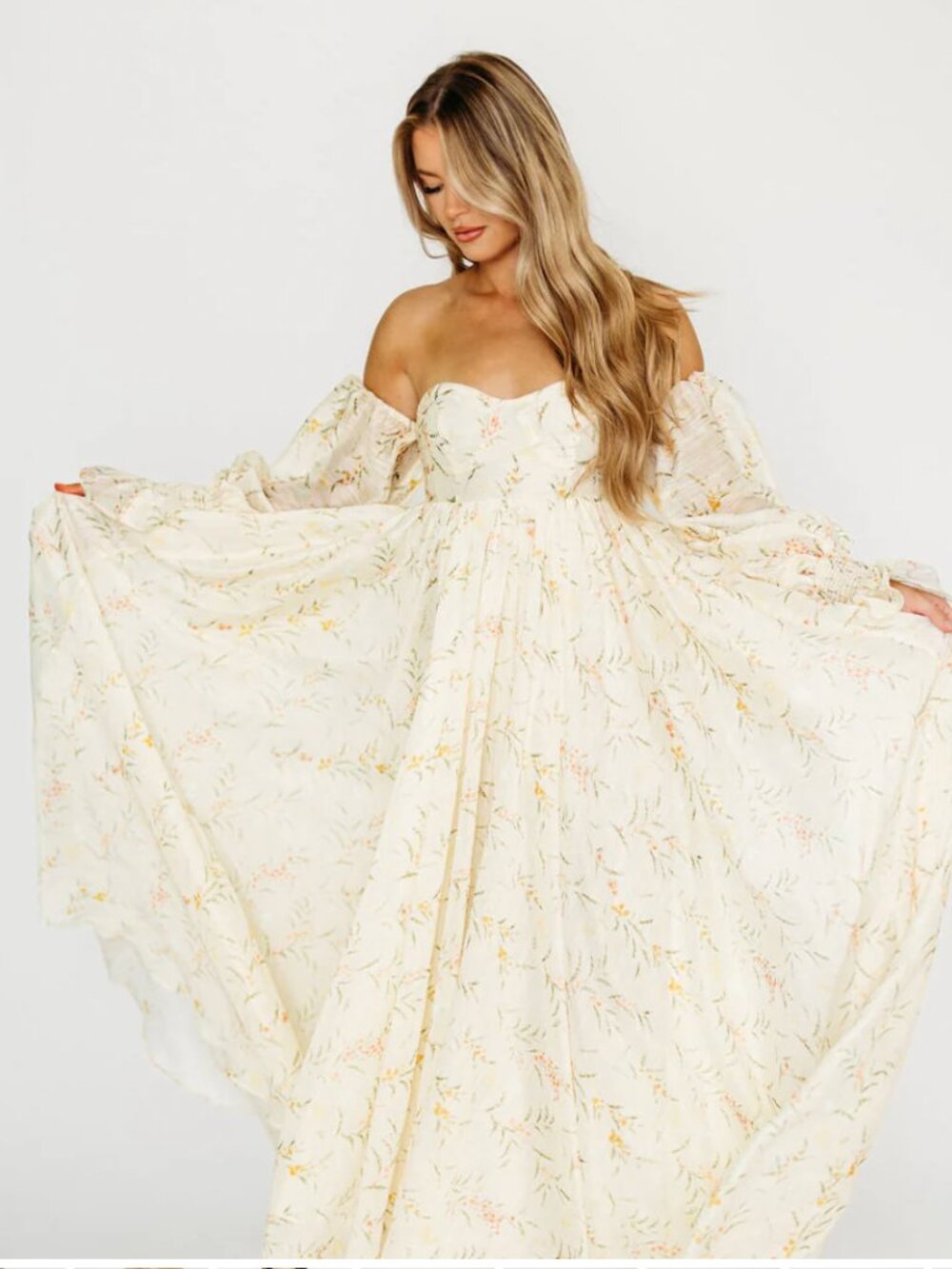 Delilah Maxi Dress With Train in Cream Floral - Size Small